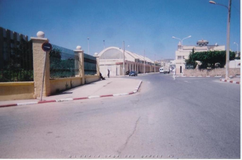 MARAVAL STADE DE CHOUPOT LE MAUSOLEE SIDI SNOISSI ET LES HALLES.JPG